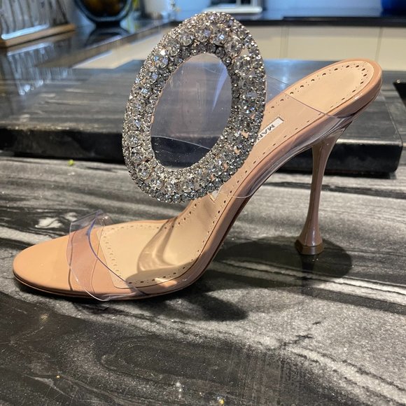 Manolo Blahnik - Picture 1 of 6